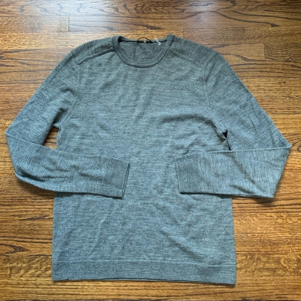 Elie Tahari Sweater